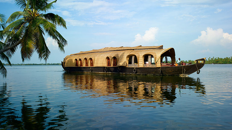 Kerala – Tropical Backwaters & Lush Green Escapes