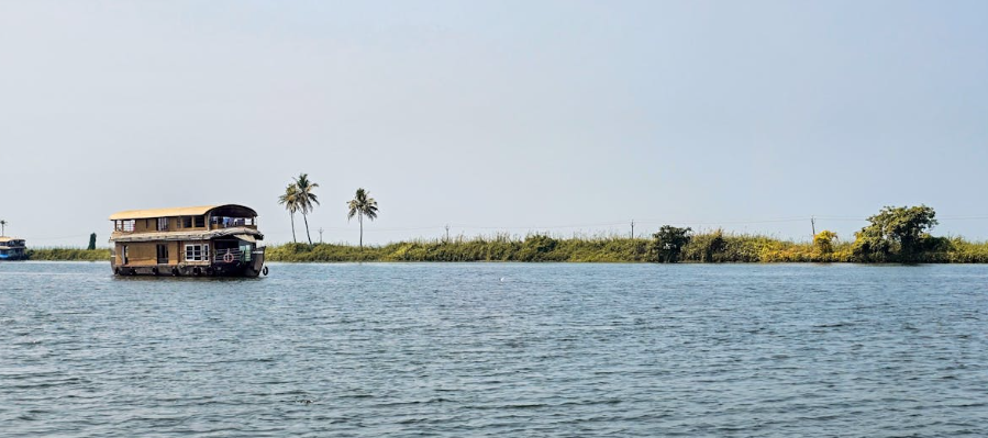 How Travel Agents Design Kerala Packages from Mumbai