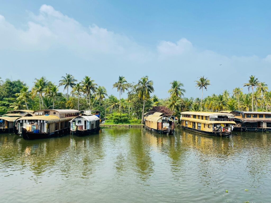 Why Two Kerala Packages Look Same but Price is Different