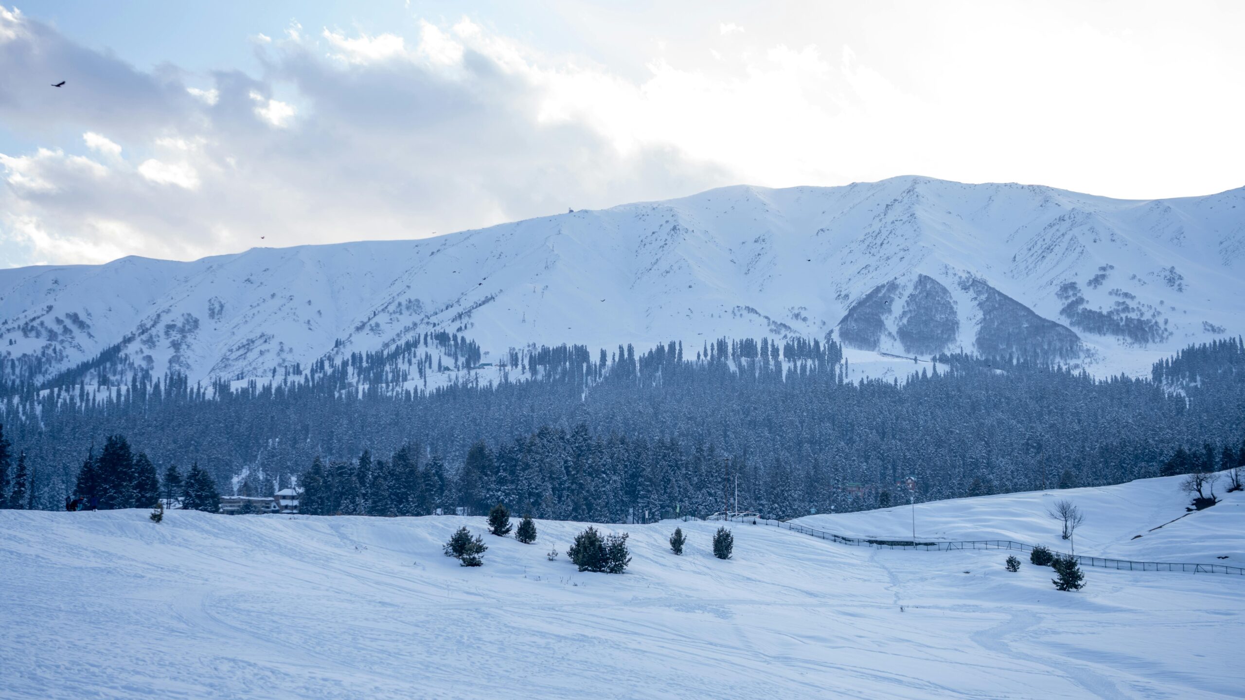 safe places to visit in Kashmir with family